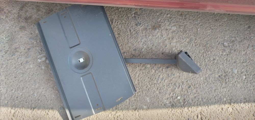 Продам навесная подставка под телевизор