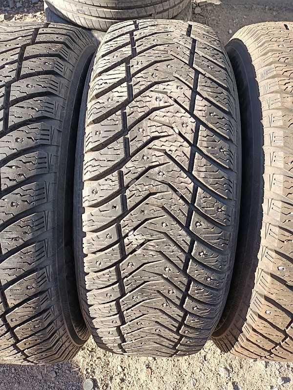 Шины 215/60 R16 - "Yokohama ice Guard IG65", шипованные.