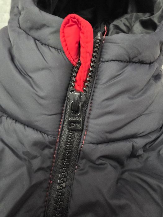 Geaca.          Hugo