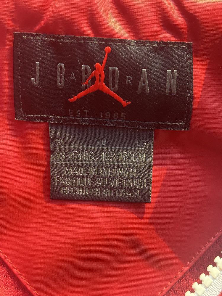Чисто ново яке Jordan 13-15г