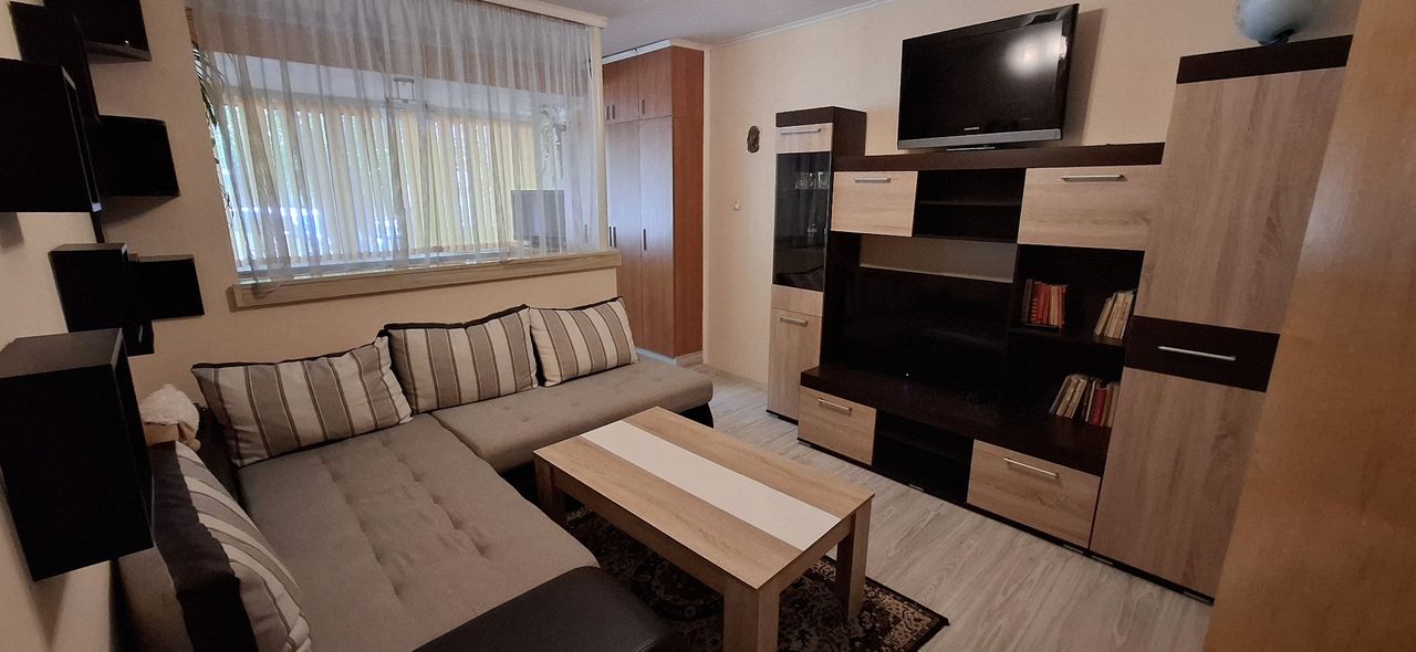 Продава се Двустаен апартамент в Дупница - 65 кв.м за 1334 €/кв.м - Снимка #1