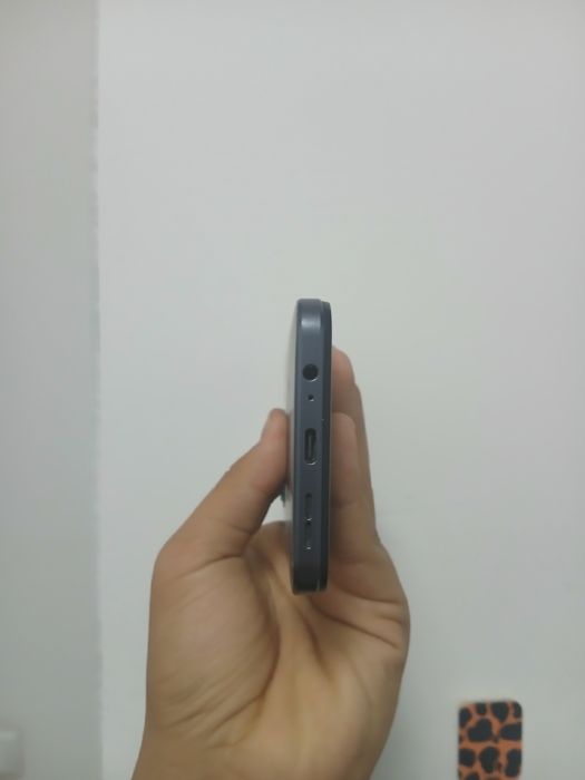 Meizu 20  telli aybi yoq , ideal.Podarkaga olingan . Bez karobka .