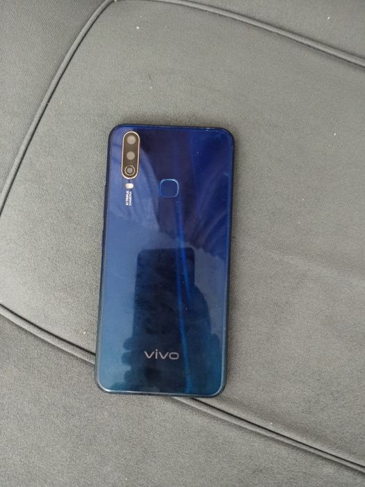 Продается телефон vivo 1904  в отл состояние.