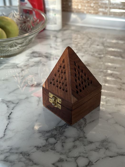 Деревянная бахурница / Yog’ochdan yasalgan baxur