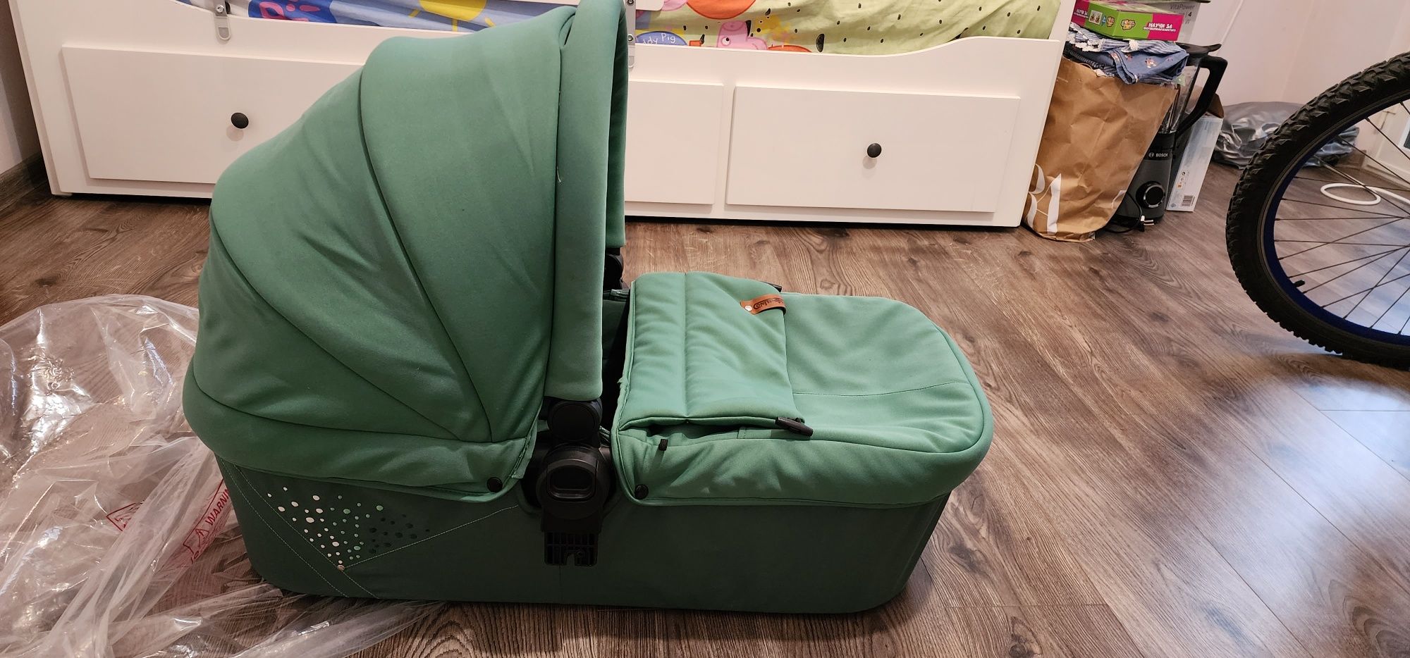 Продавам бебешка количка Chipolino Piruet 3 in 1