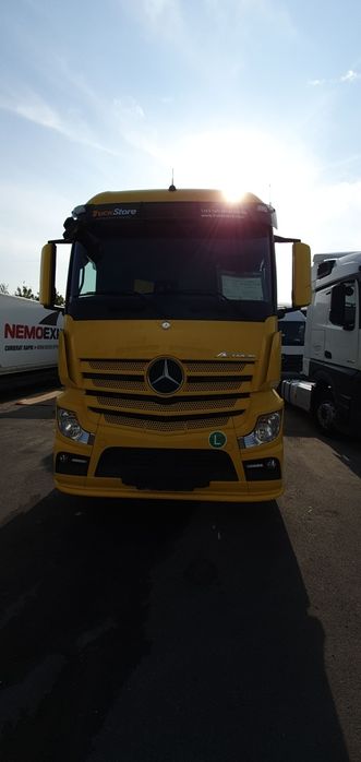 2 Captractoare și 3 semiremorci