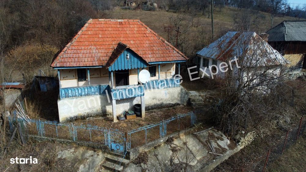 Casă bătrânească +  10.076 mp teren de vânzare.