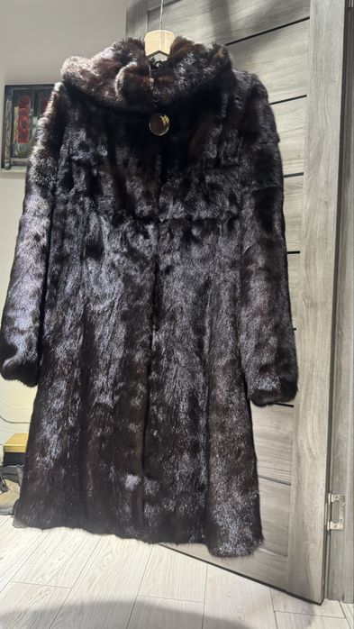 Продам срочно норковую шубу! В отличном состоянии, цельная!