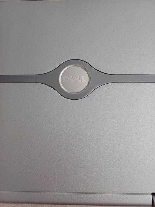 Стар работещ Лаптоп DEEL inspiron 9100