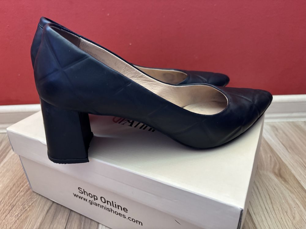 Обувки от естествена кожа gianni