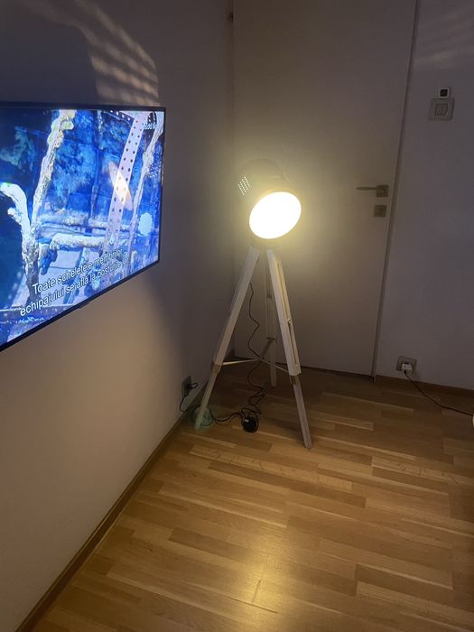 Vand lampa cu trepied reglabil pentru casa/apartament