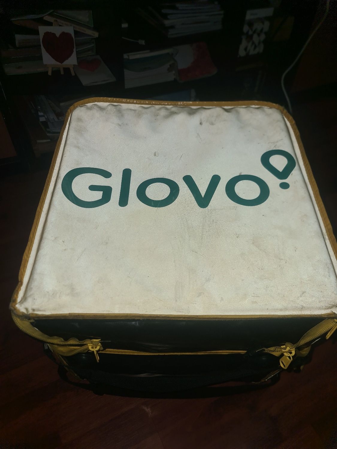 Ghiozdan Glovo ca și nou