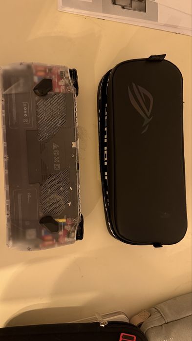 ASUS ROG ALLY Procesor AMD Z1 Extreme 16GB RAM 512 gb