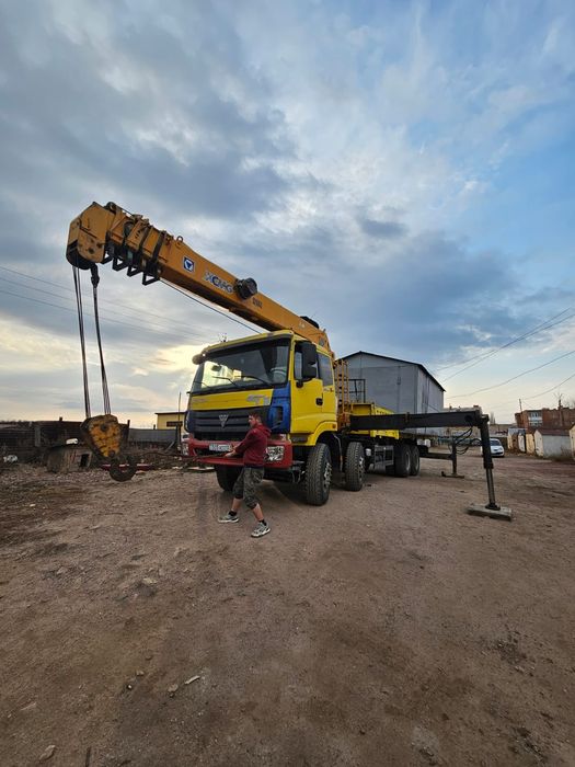 Манипулятор FOTON оказывает услуги. Стрела 16 тонн, длина стрелы 18,5