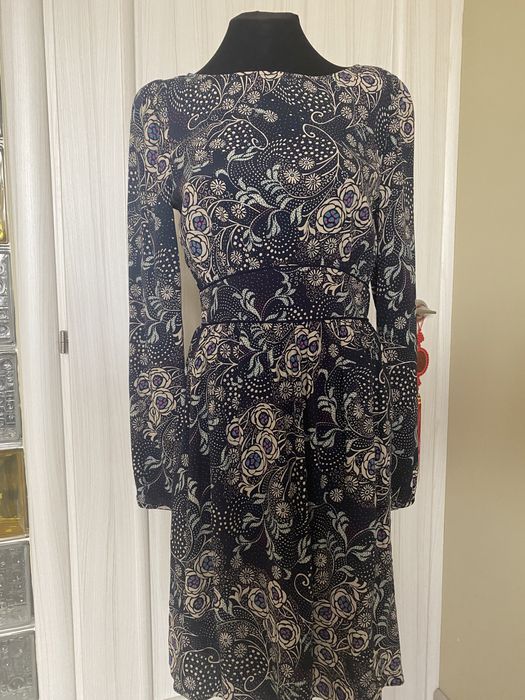 Приталенное платье Naf Naf 44 размер