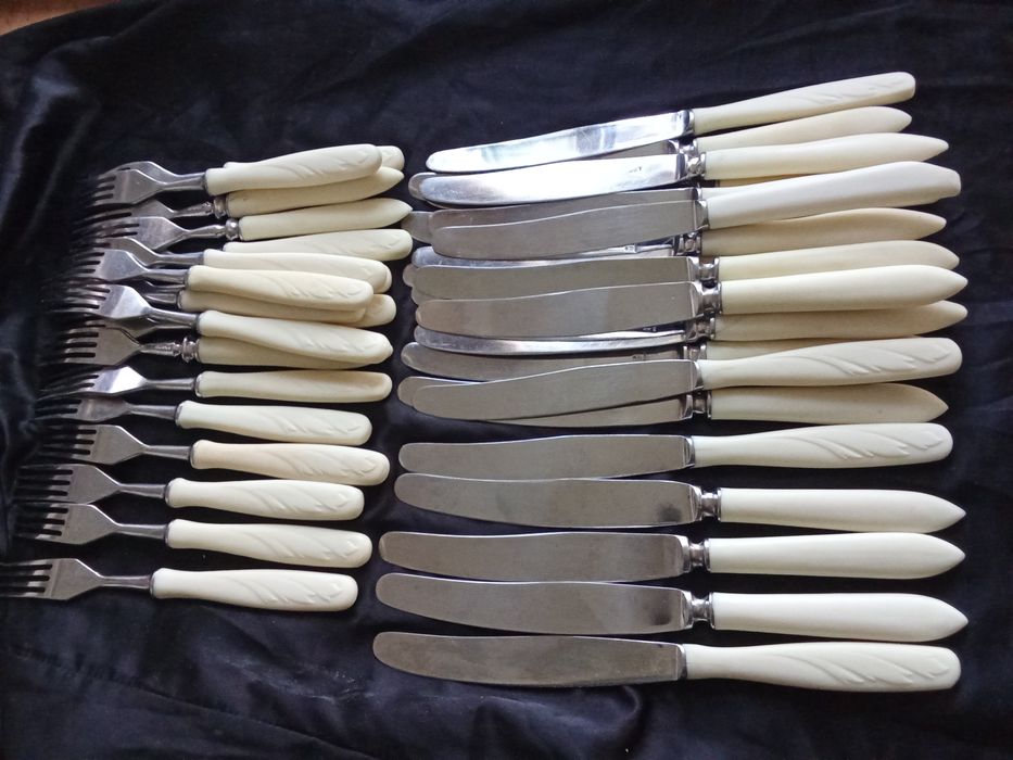 Вилки и ножи 17 пар