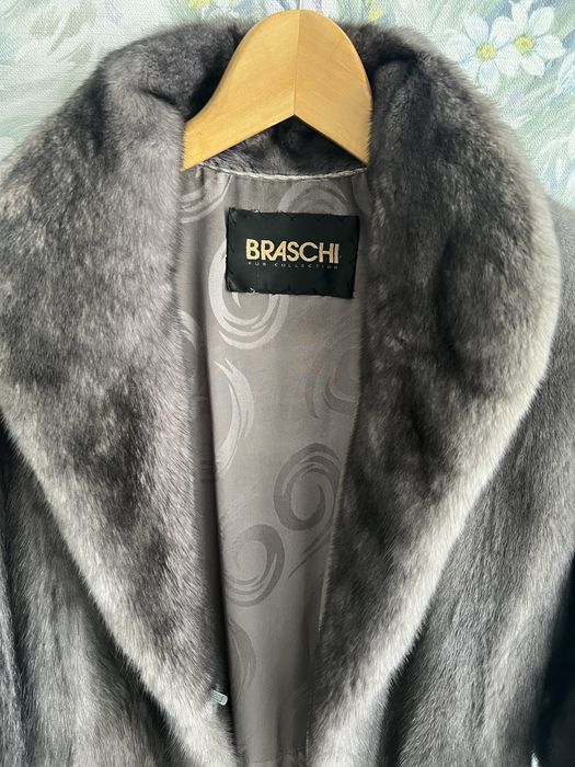 Продам женскую норковую шубу