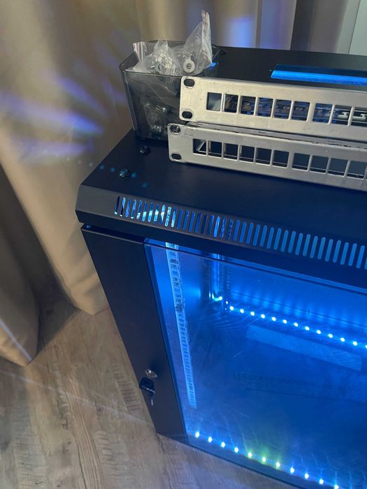 Server rack Fromm & Stark 19" 15U + 2 patch panels + lumina Govee