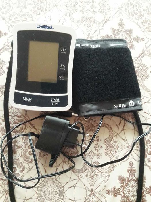 Апарат за измерване на кръвно налягане с допълнителни функции