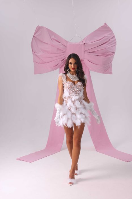 Парти рокля в розово с пера, перли, пайети М Bella Barnett