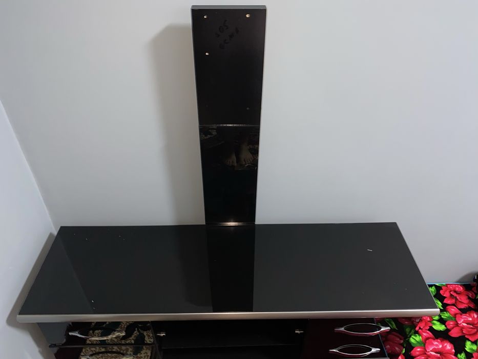 Телевизор учун шишали подставка сотилади