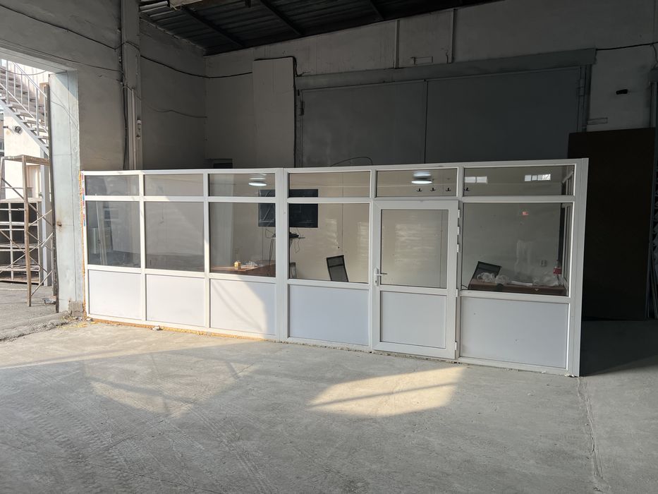 Офис из пластиковых окан