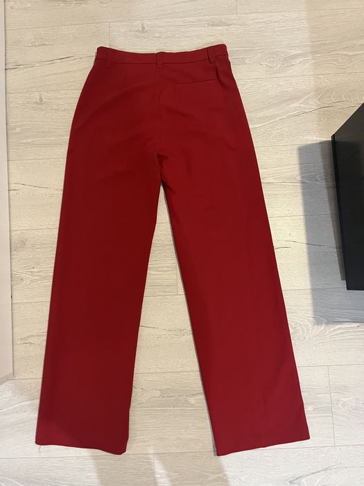 Червен панталон- Pull and Bear