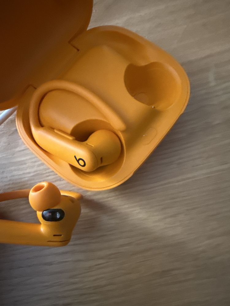 Powerbeats Pro 2 - electric orange