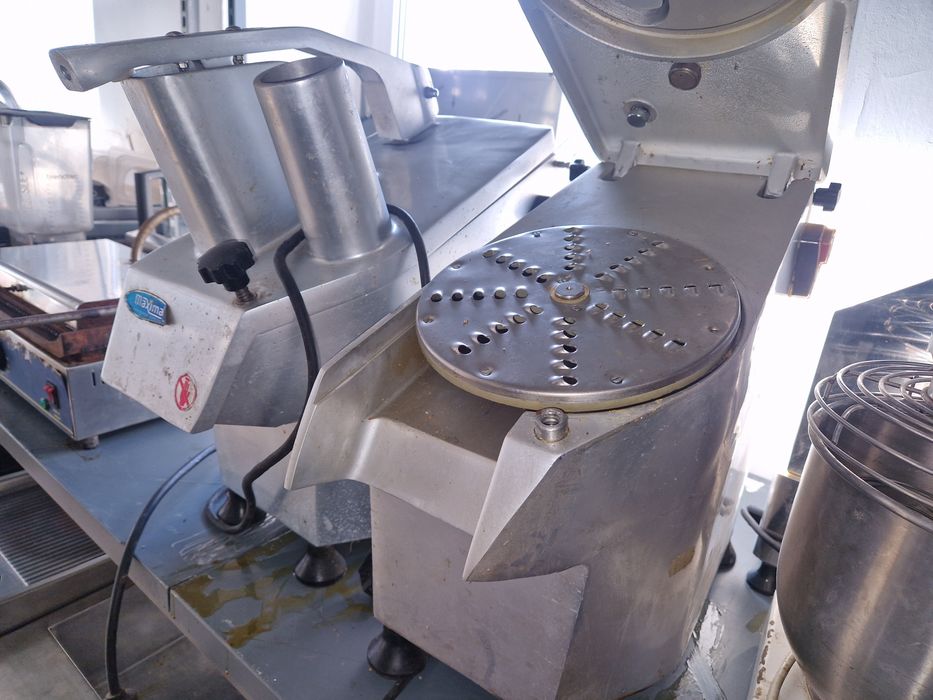 Robot legume, feliat, razuit la 220v, stare buna