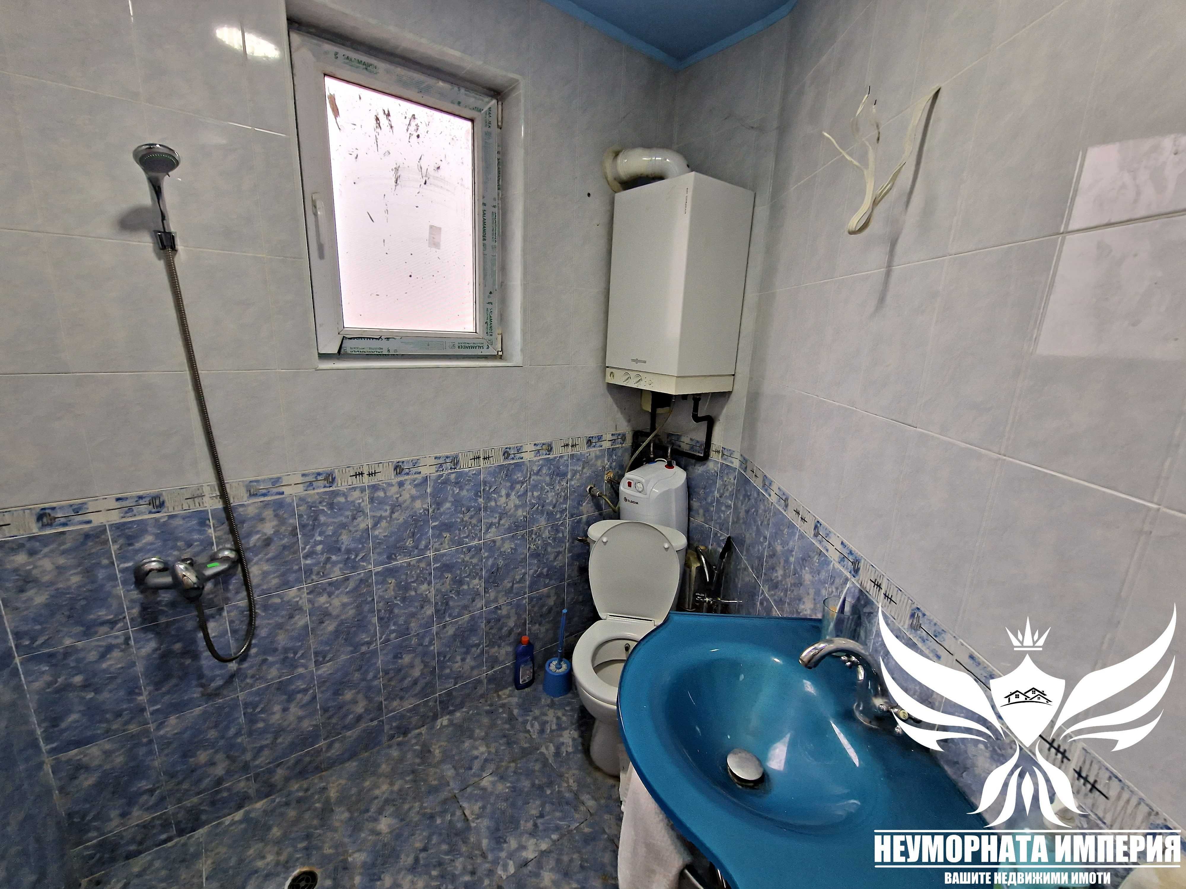 Продавам тристаен 143кв. 3ет. с гараж в гр.Асеновград, кв.Метоха