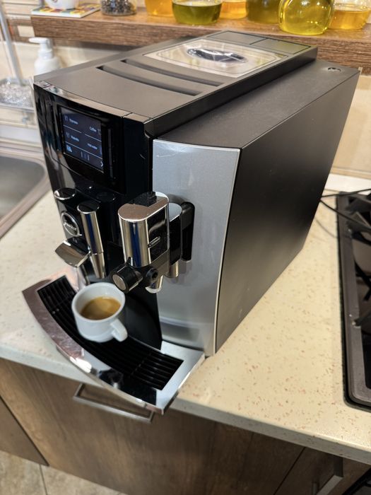 Espressor Jura E8