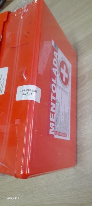 Stingător cu trusa medicală