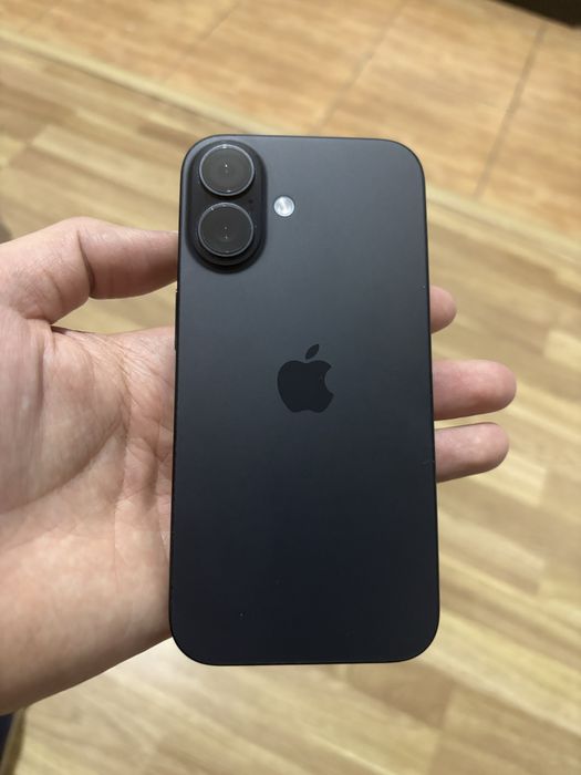 Iphone    16. 128gb black