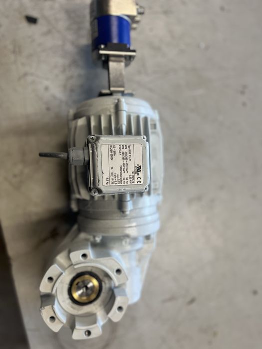 Motor electric de 0,55 kw cu reductor