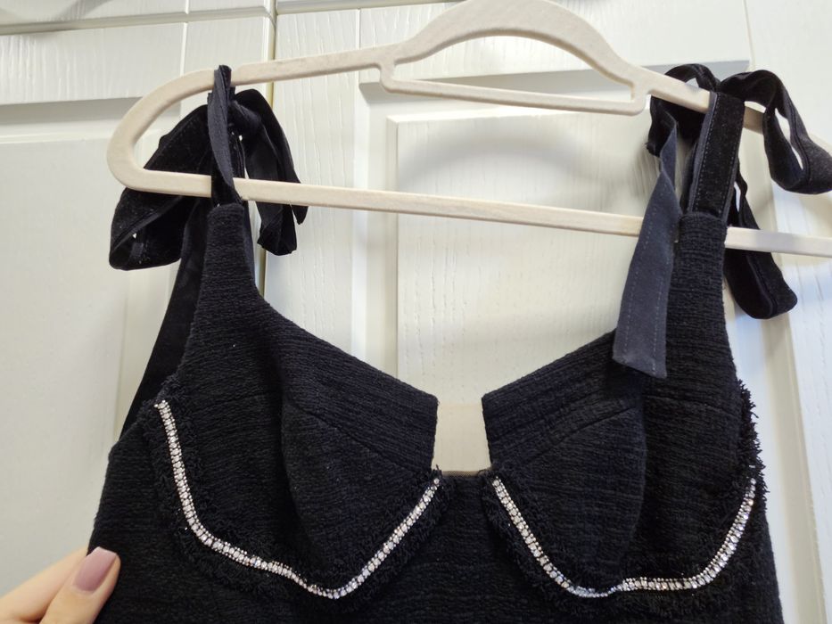 Черна рокля Avin