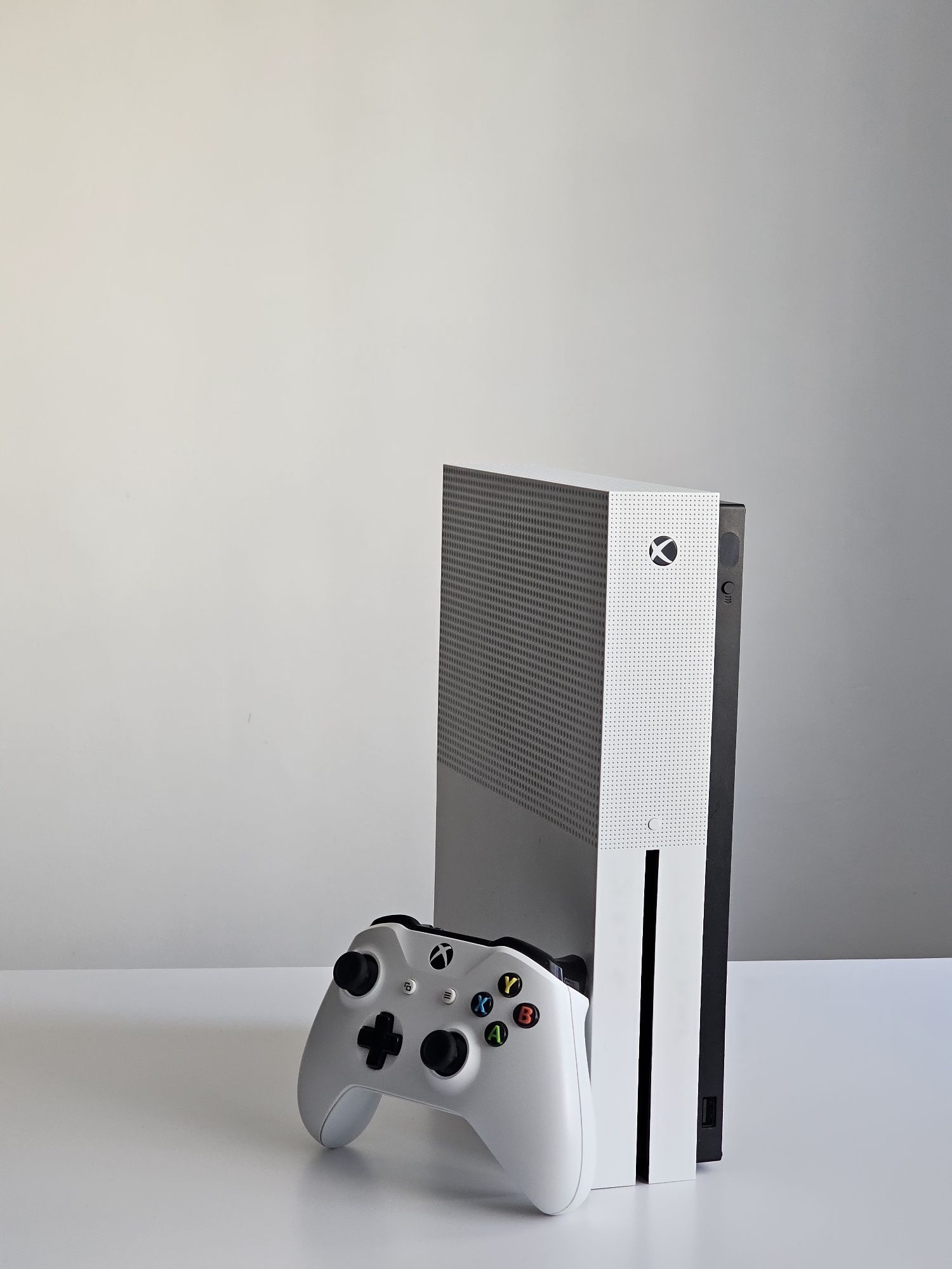 Xbox one S 500GB + Controller