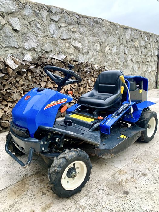 Tractoras de tuns iarba Iseki profesional destinat defrisarilor.