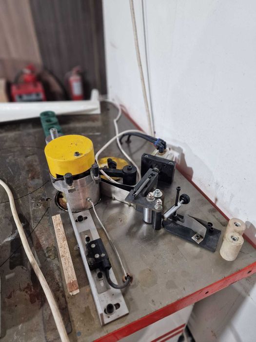 Masina de pus  cant abs pe curb si drept .