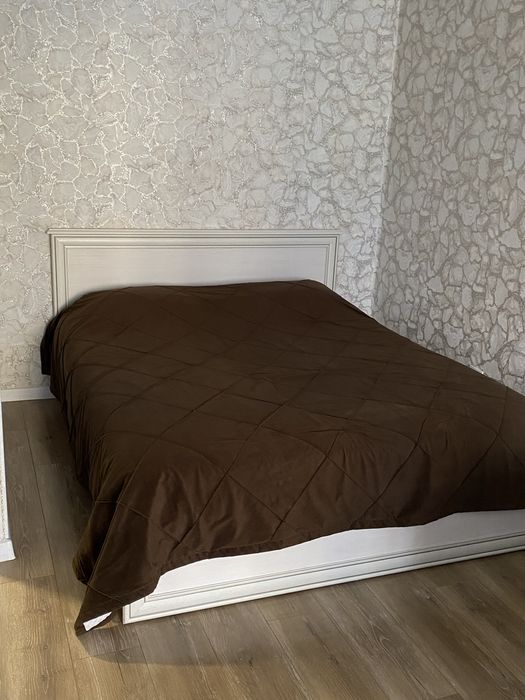Продам комплект шкаф, тумба, кровать и прихожка