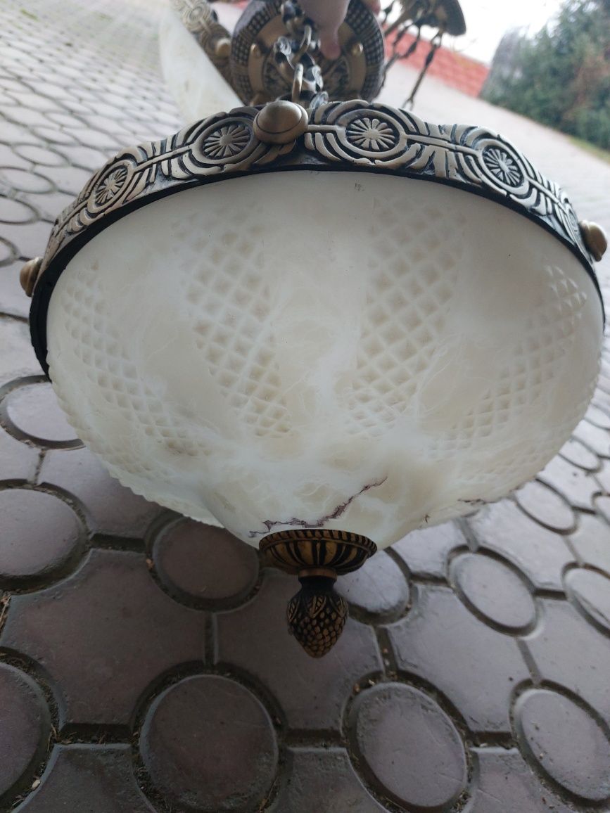 Красивая люстра .