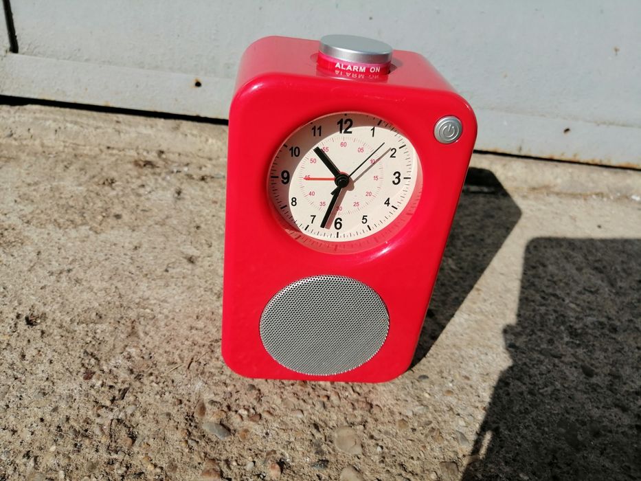 Ceas cu radio, alarma, iluminare