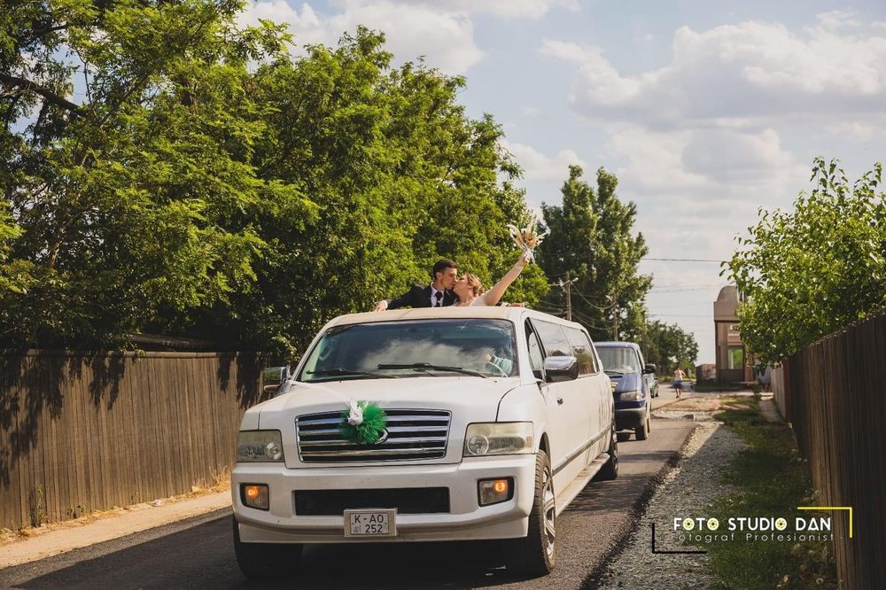 Vand limuzine Infiniti QX56 și Chrysler C300