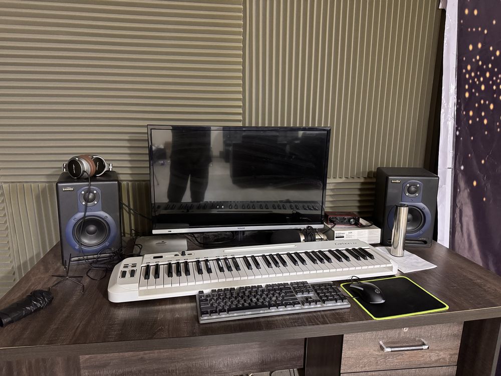 Mac mini!!!mic B2,midi klava,colonki,zvuk karta