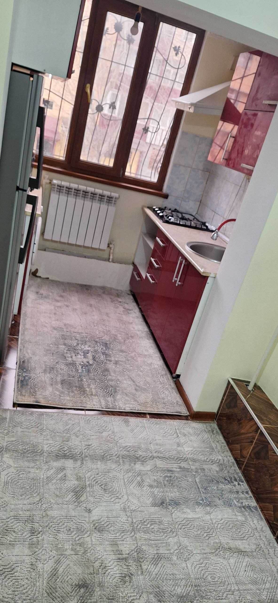 Срочно продается 2х комнатная квартира на 2 этаже