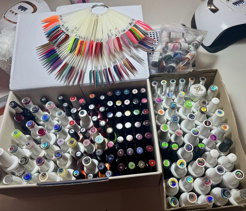 136 броя лакове - Pretty, Best, Blueskye