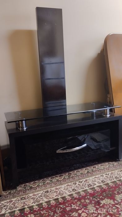 Tv podstavka , televizor tumba