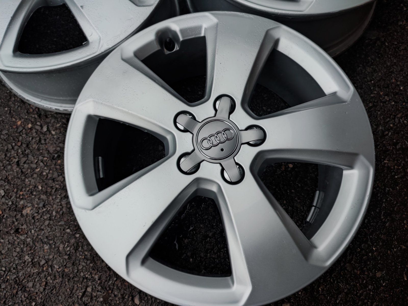 17" оригинални алуминиеви джанти за даAudi A3/Vw/Skoda.