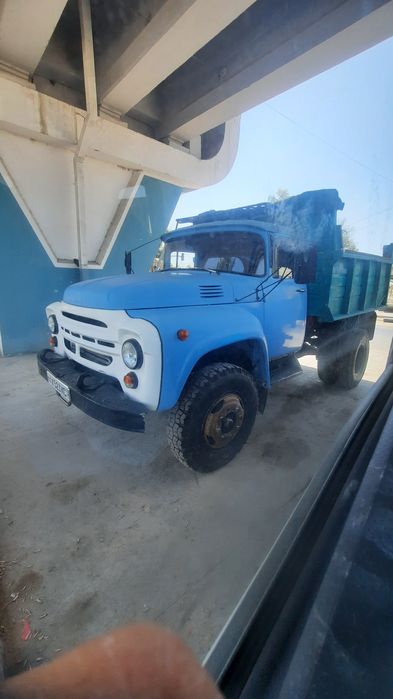 Зил самосвал сотилади