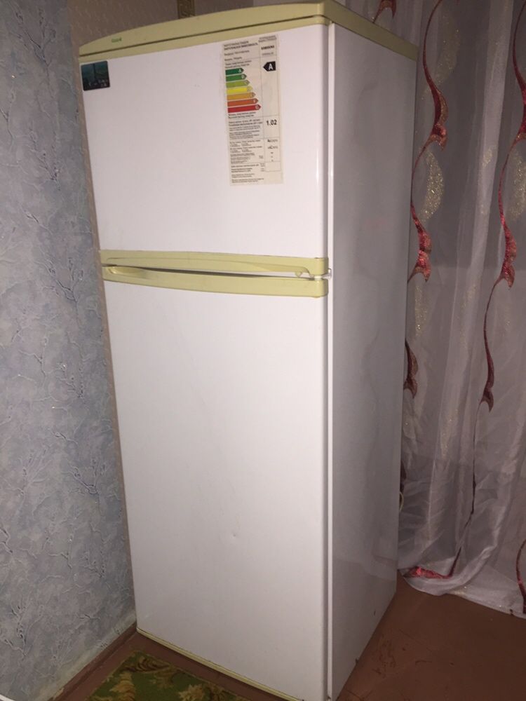 Холодильник срочна сотилади!