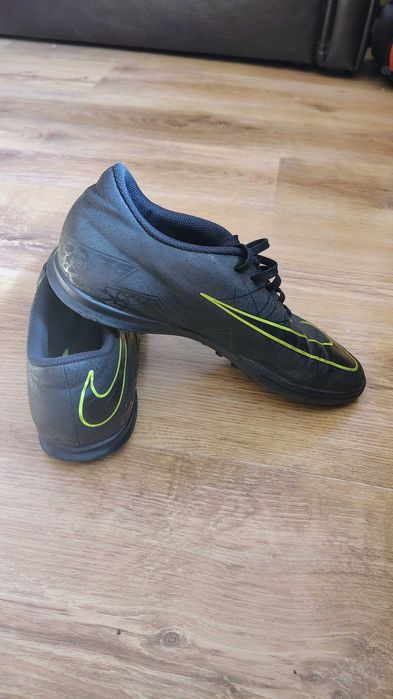 Футболни обувки Nike, стоножки - 42 номер